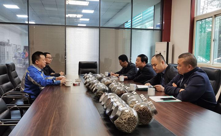 與集團總經(jīng)理孫寧波及部門負責(zé)人座談，就項目建設(shè)、環(huán)境影響、補貼政策等內(nèi)容進行了探討交流